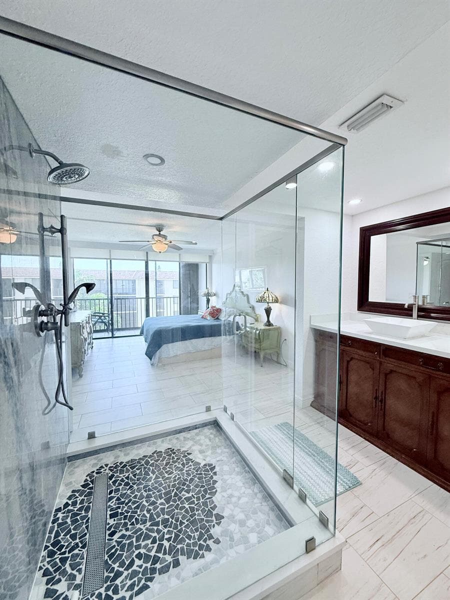 2424 N Federal Highway 407 photo 13