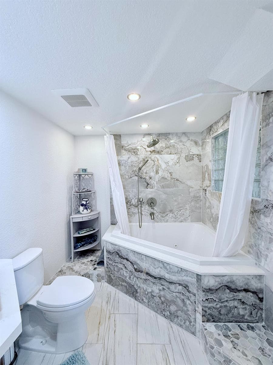 2424 N Federal Highway 407 photo 17