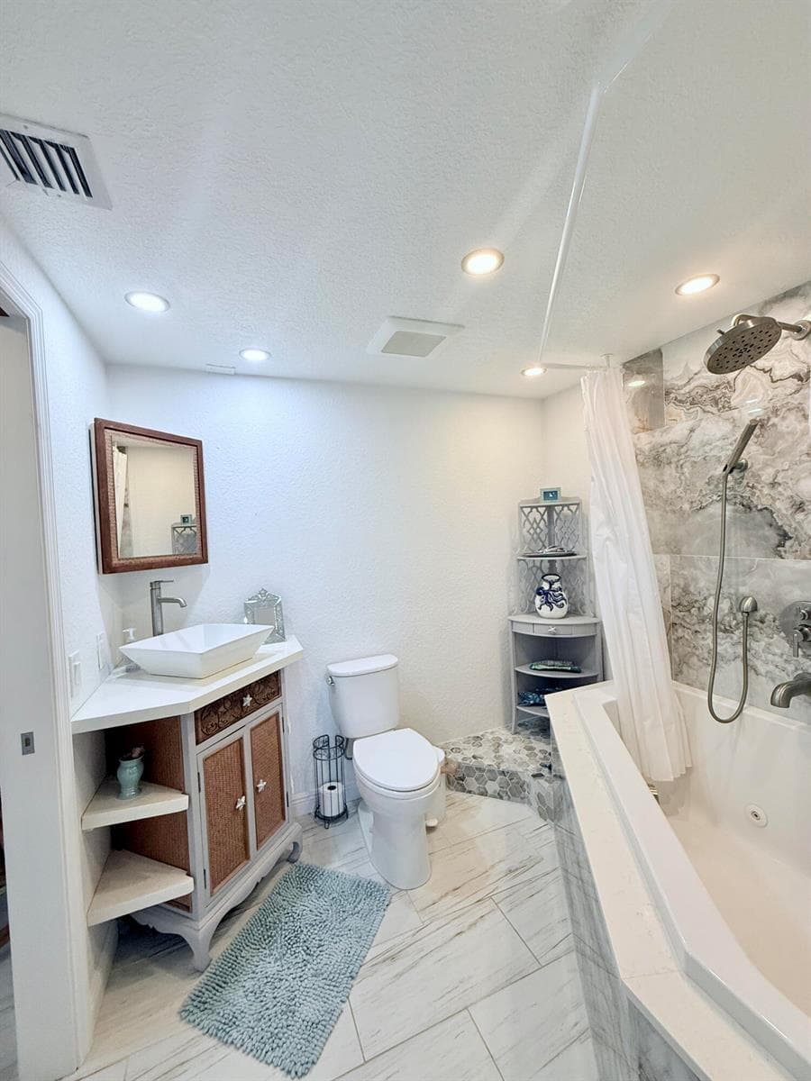 2424 N Federal Highway 407 photo 18
