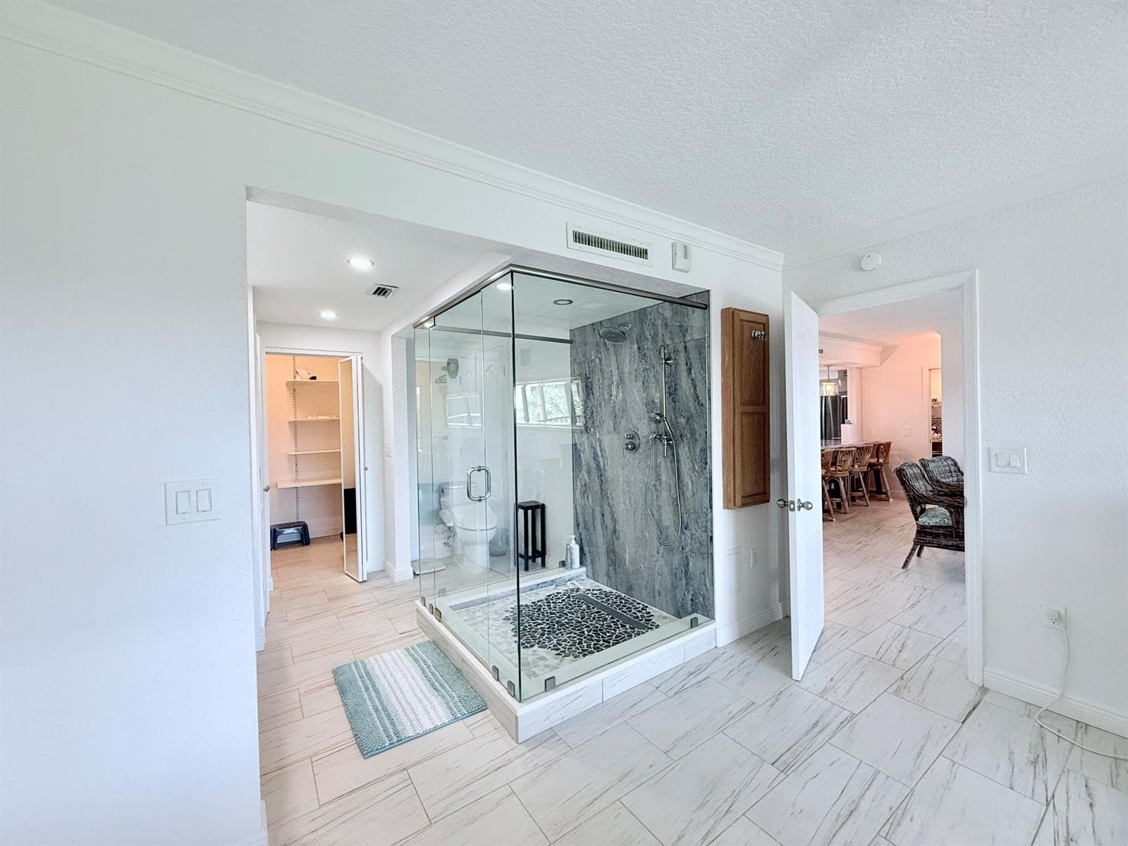 2424 N Federal Highway 407 photo 11