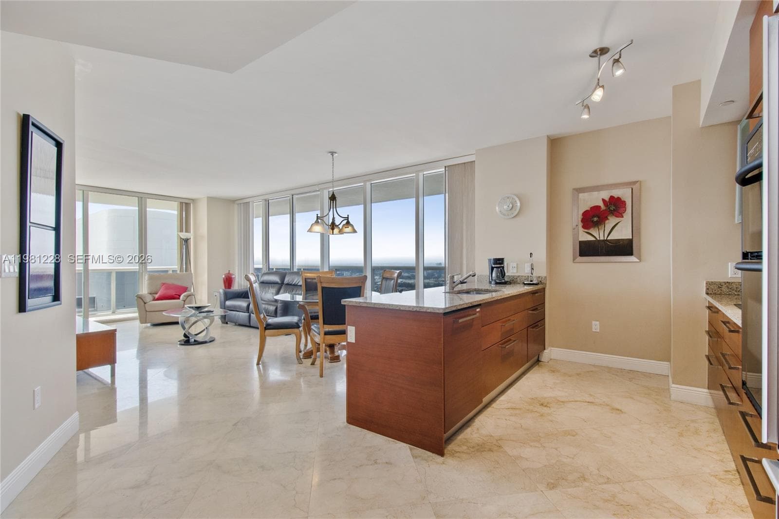 1830 S Ocean Dr 4606 photo 2