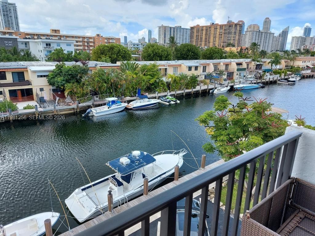 3703 166th St 401 photo 23