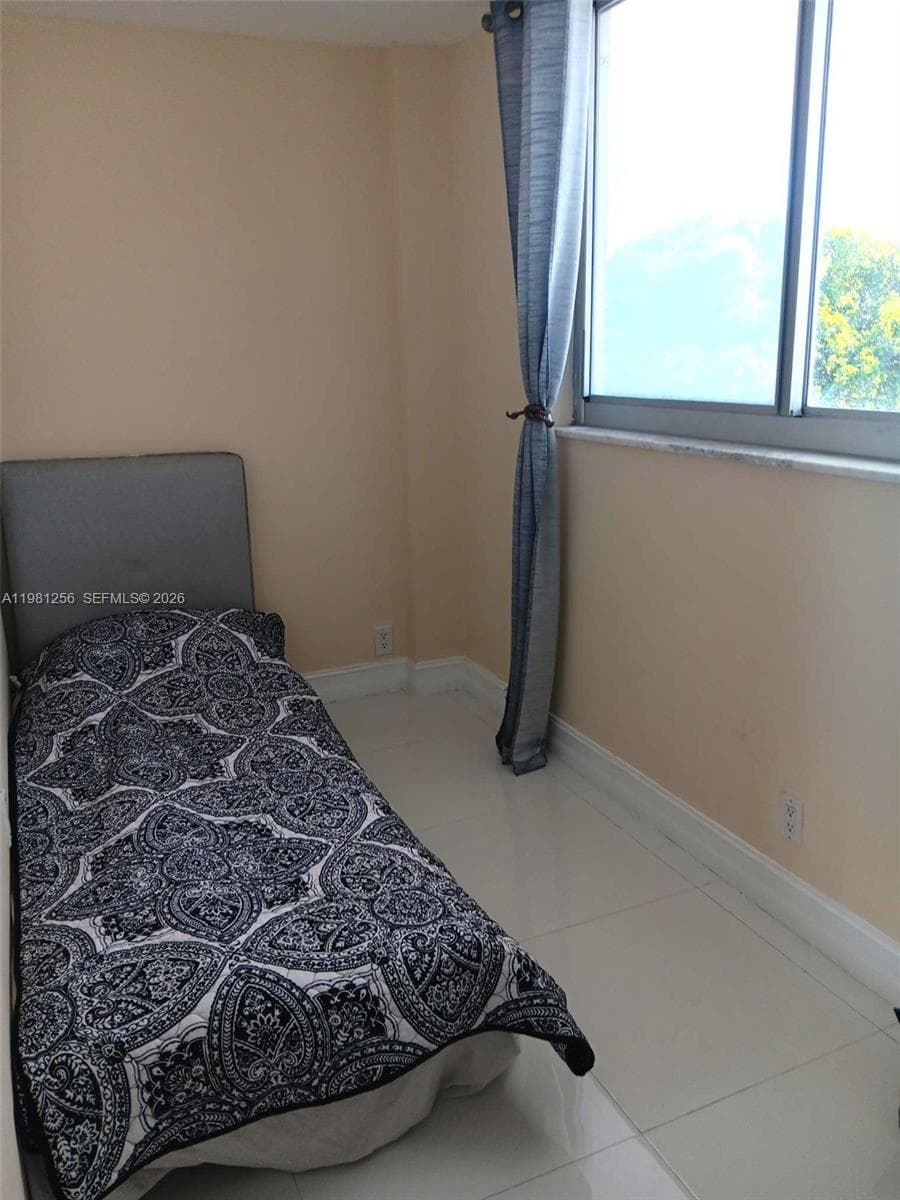 3703 166th St 401 photo 24