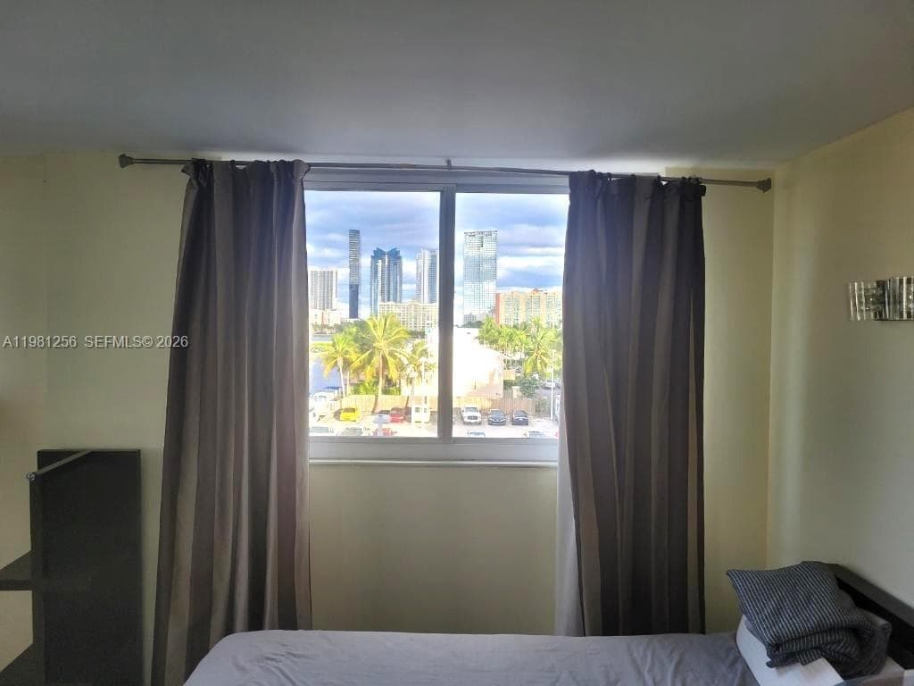 3703 166th St 401 photo 18