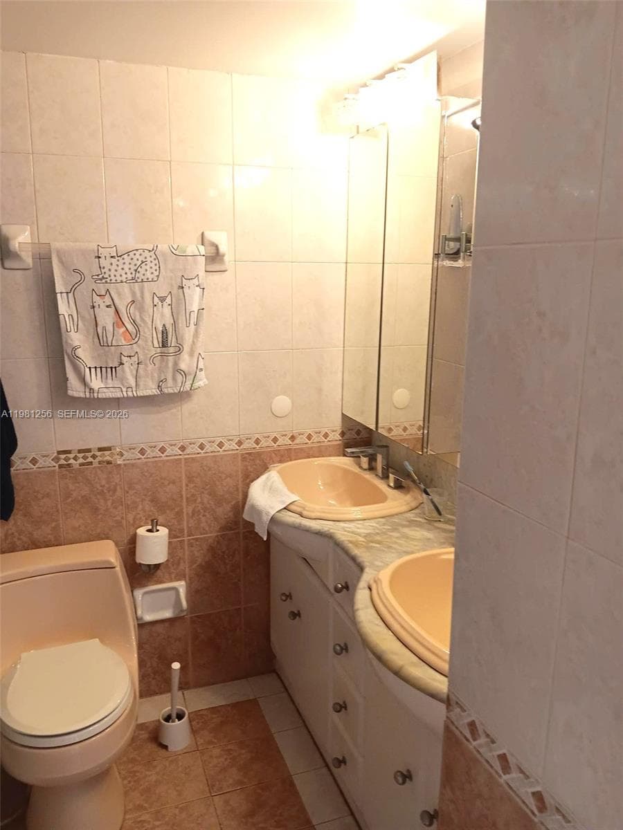 3703 166th St 401 photo 15