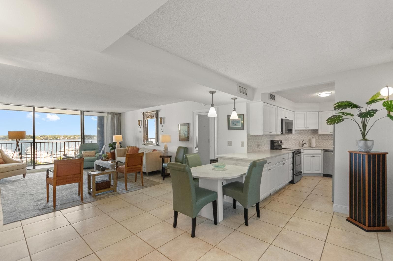 136 Lakeshore Drive 711 photo 2