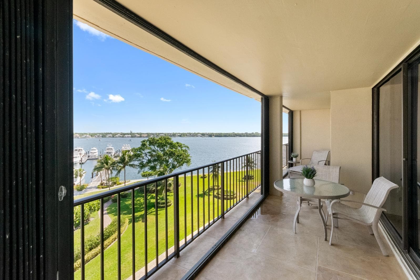 136 Lakeshore Drive 711 photo 13