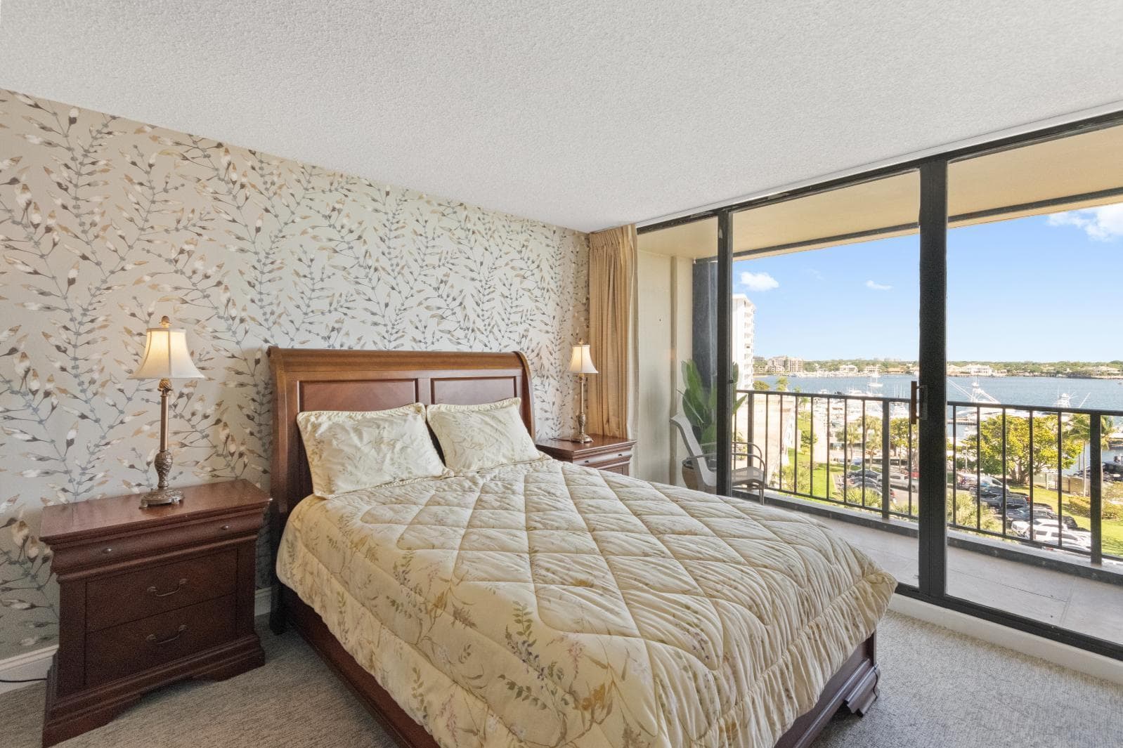 136 Lakeshore Drive 711 photo 17