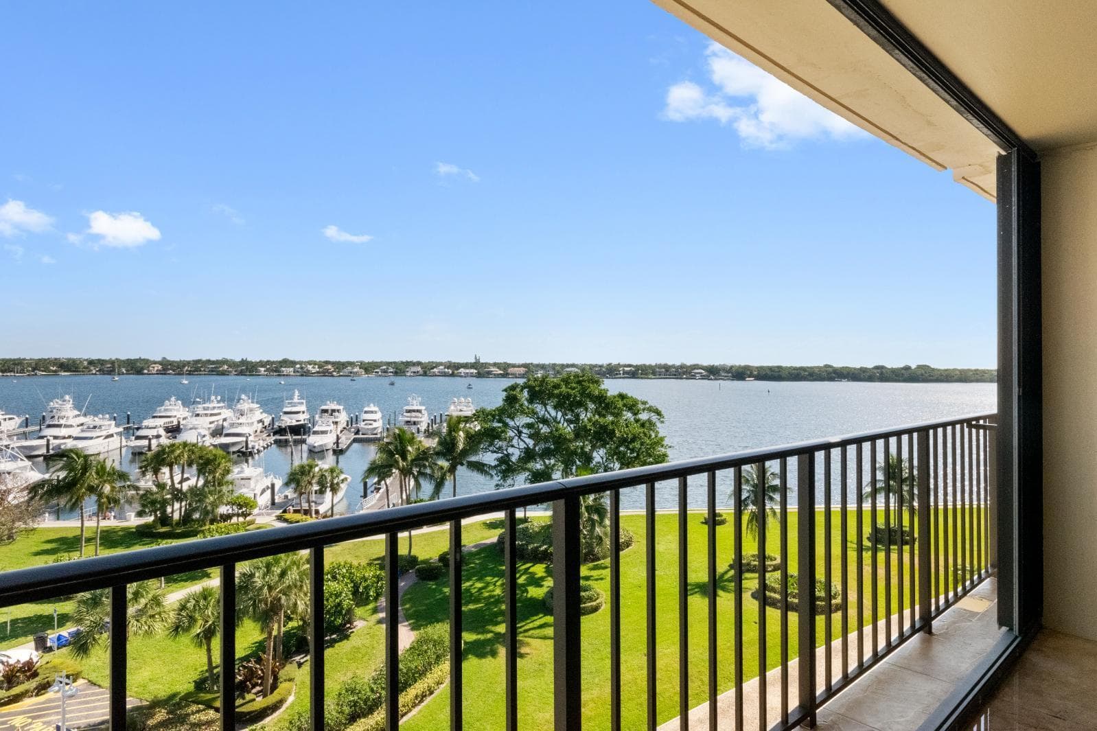 136 Lakeshore Drive 711 photo 12