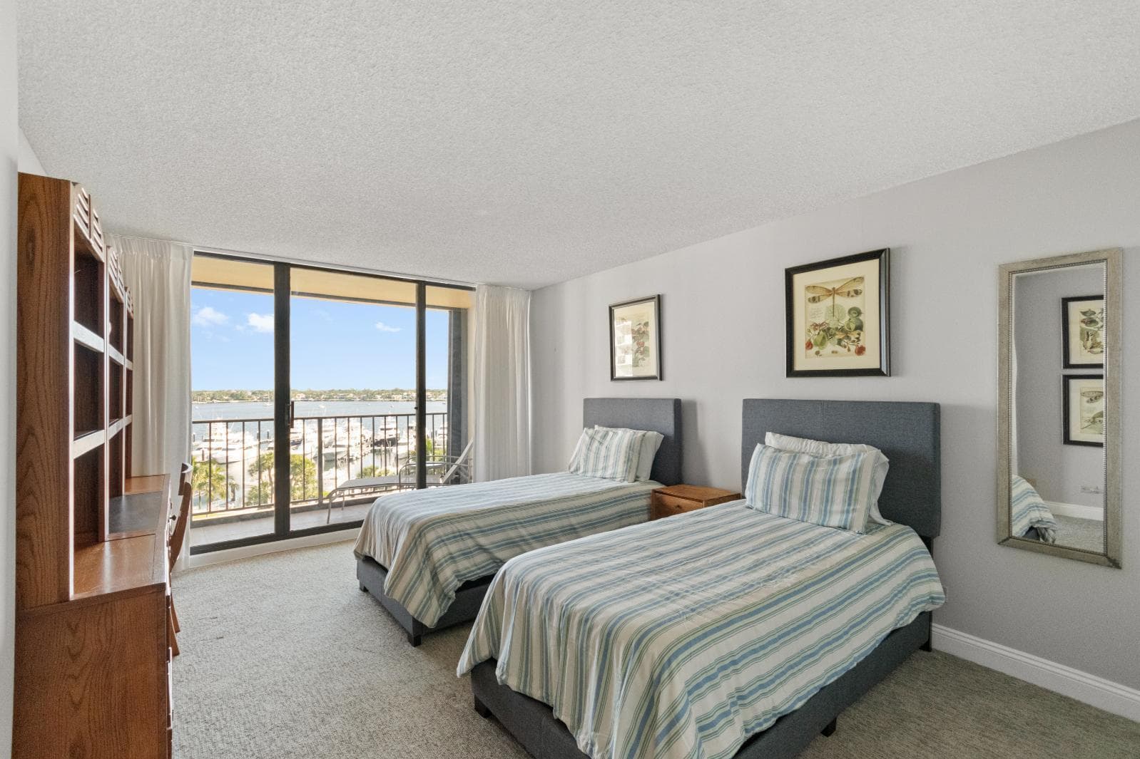 136 Lakeshore Drive 711 photo 22