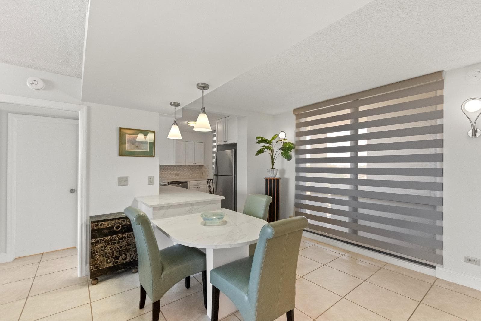 136 Lakeshore Drive 711 photo 7