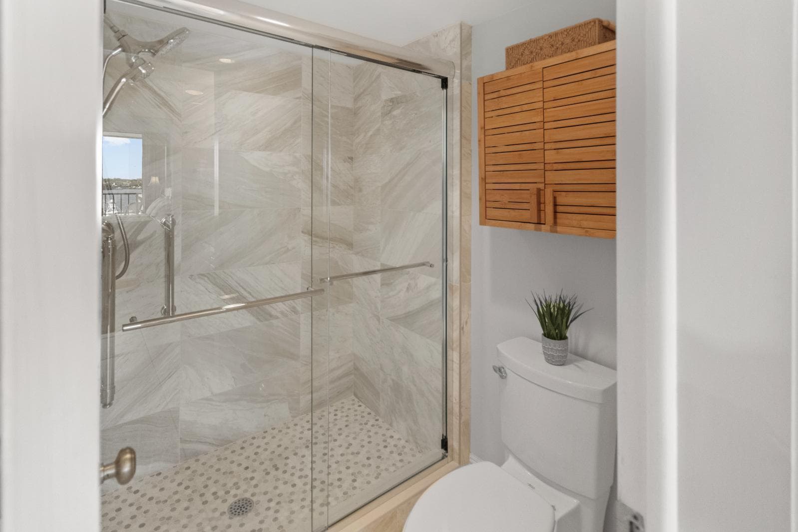 136 Lakeshore Drive 711 photo 20