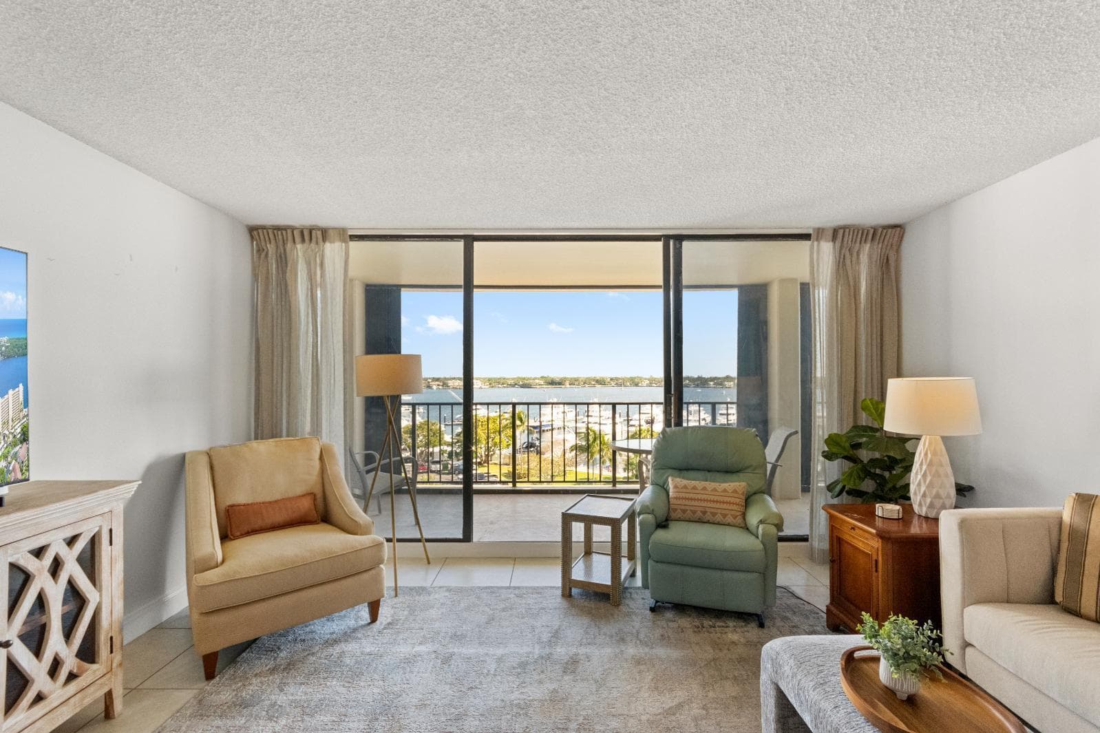 136 Lakeshore Drive 711 photo 9