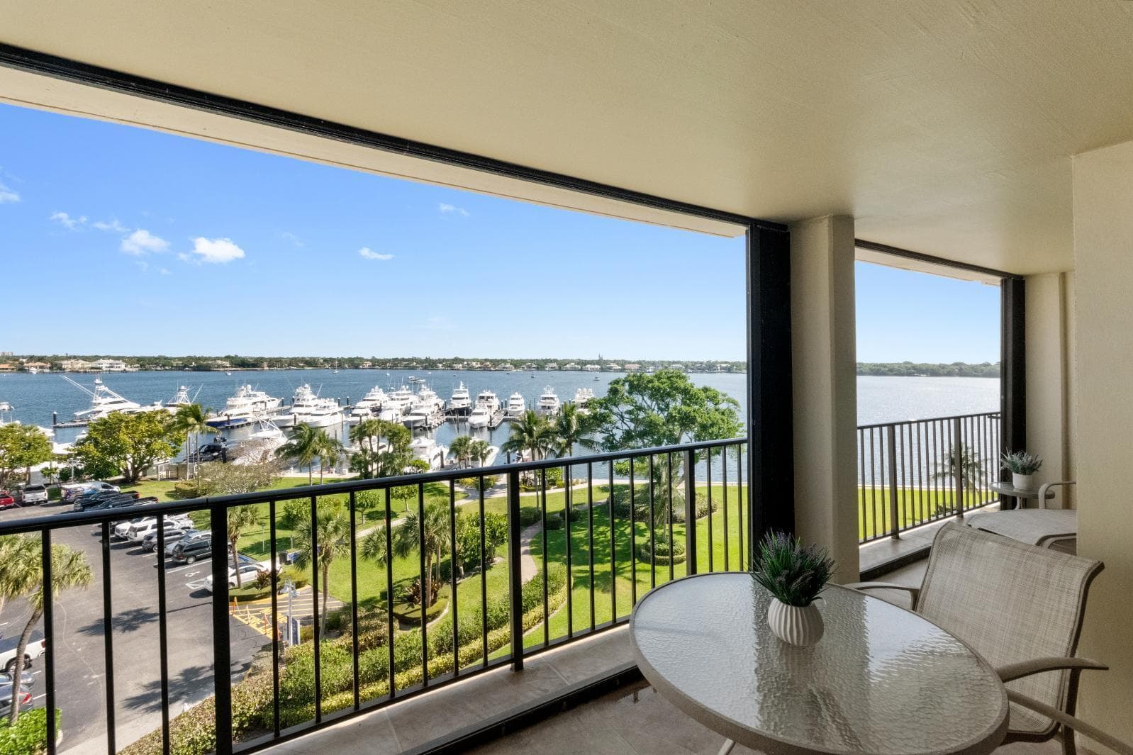 136 Lakeshore Drive 711 photo 24