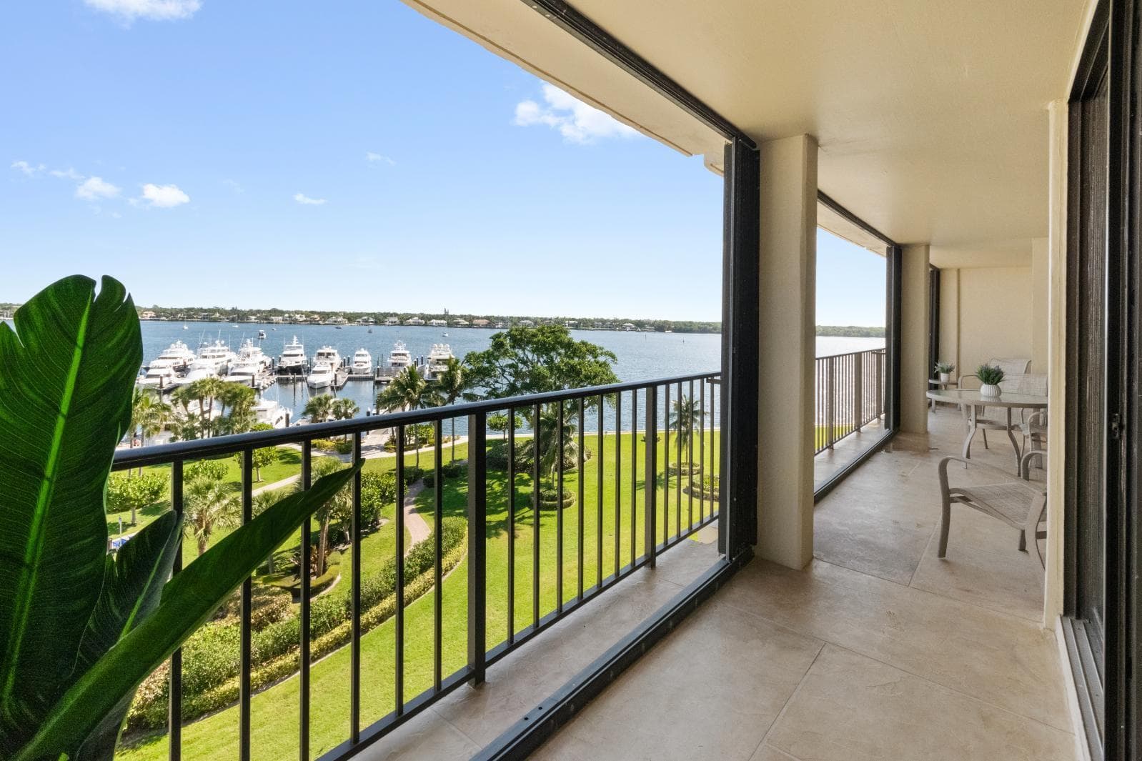 136 Lakeshore Drive 711 photo 18