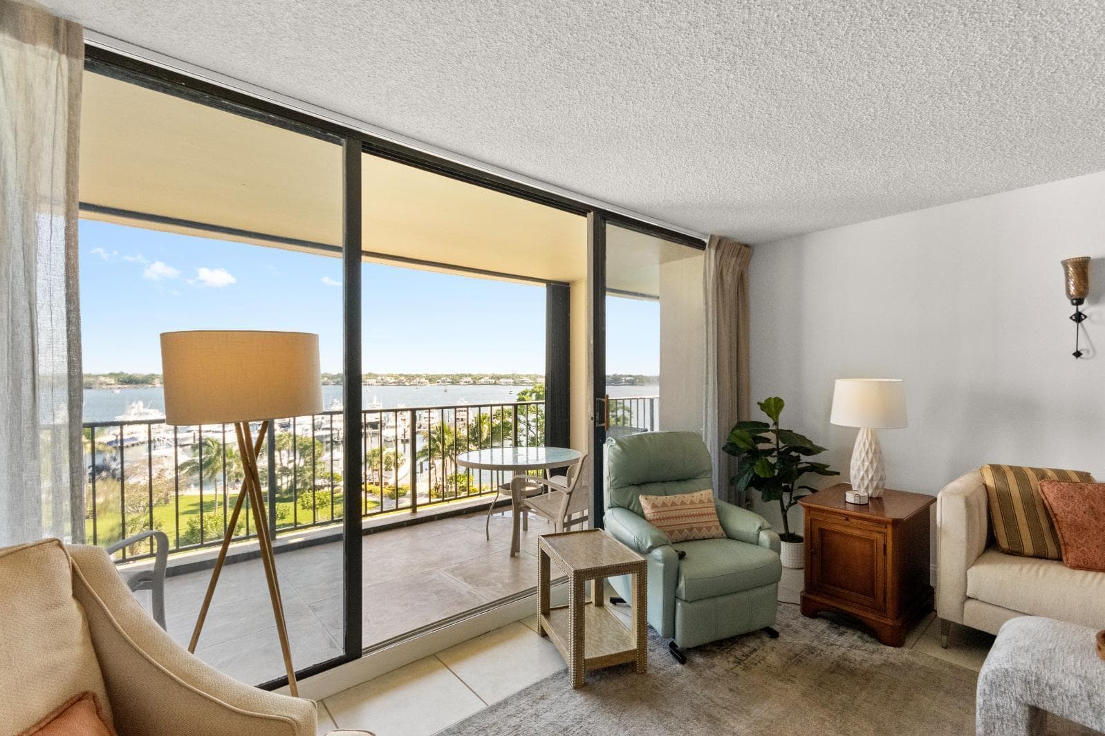 136 Lakeshore Drive 711 photo 11