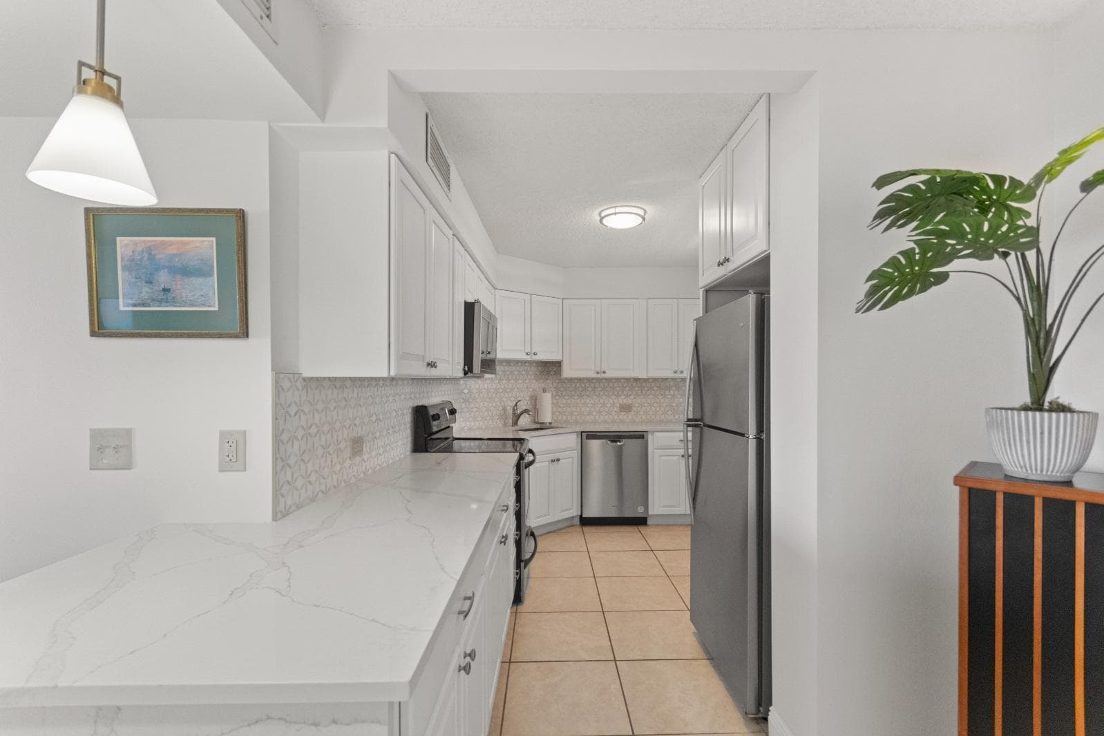 136 Lakeshore Drive 711 photo 4