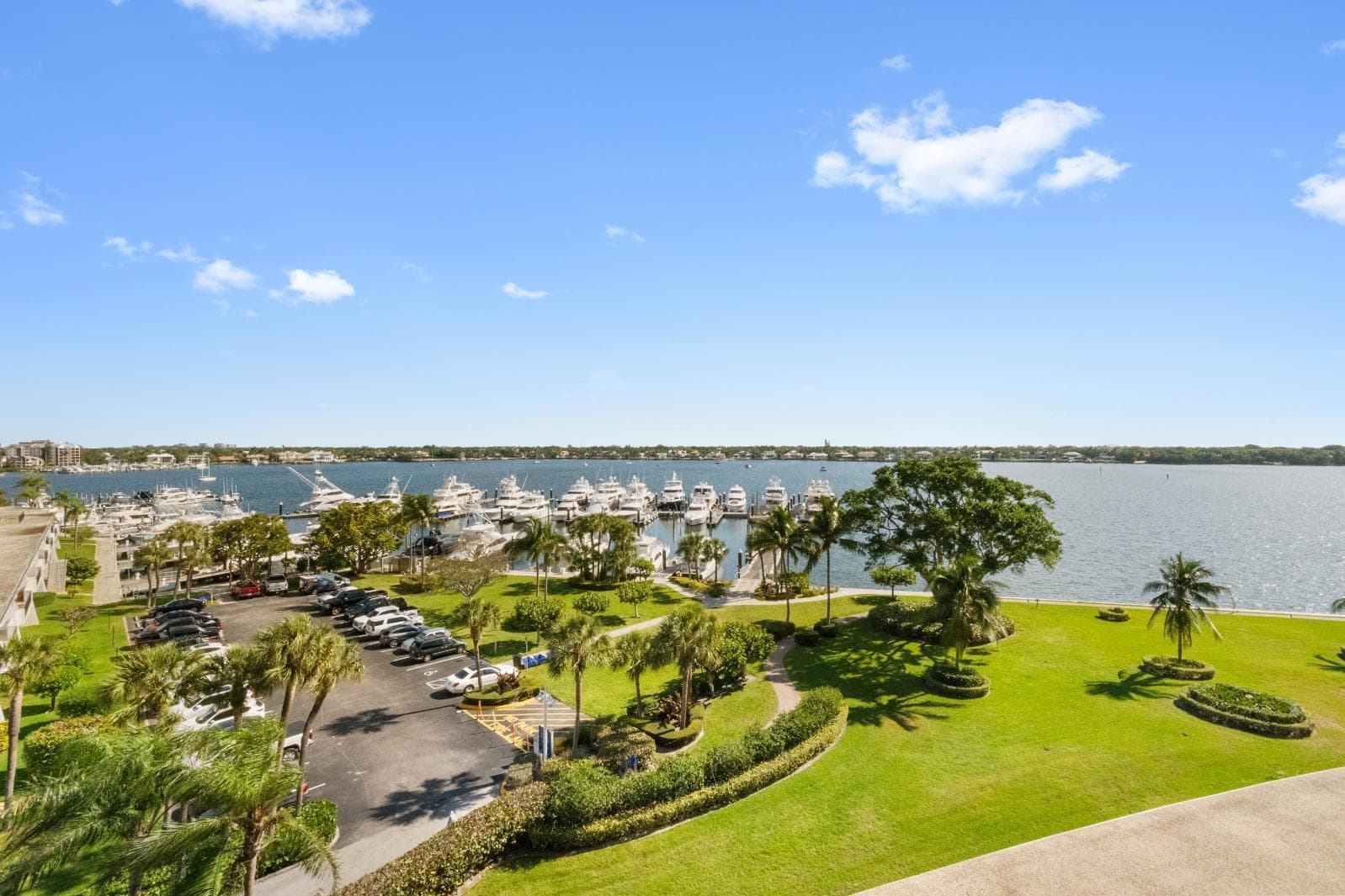 136 Lakeshore Drive 711 photo 25