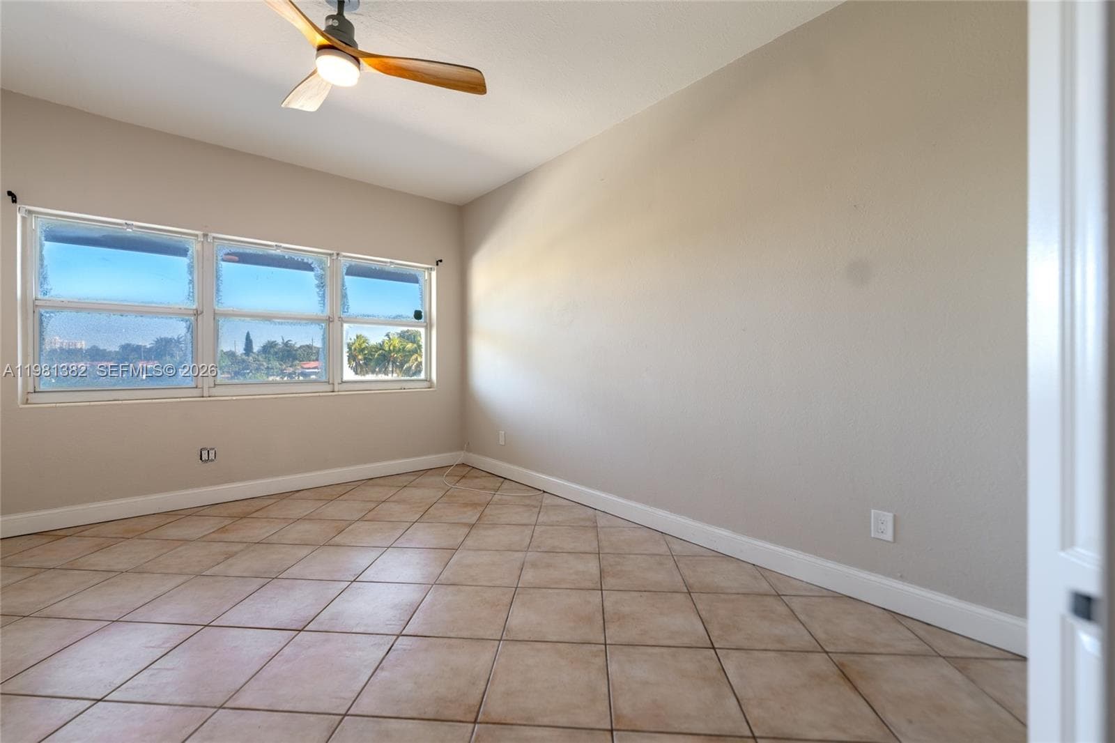 2225 NE 123rd St 215 photo 17