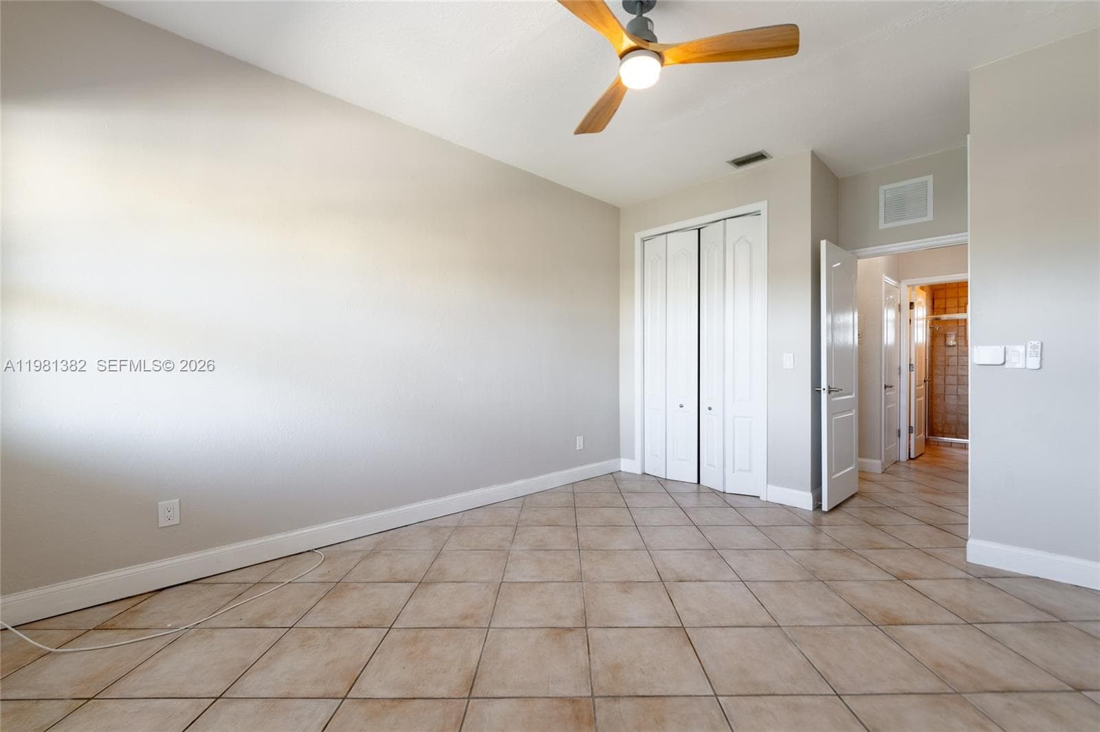 2225 NE 123rd St 215 photo 15