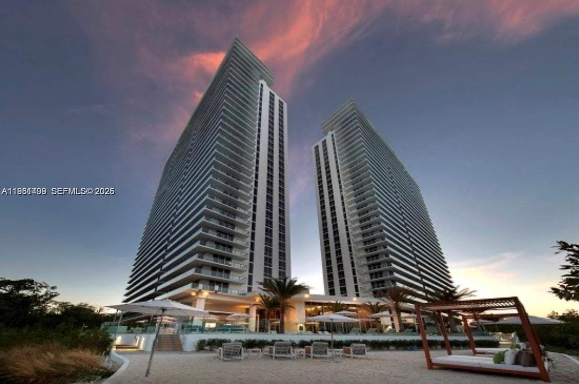 16385 Biscayne Blvd 1120 photo 2