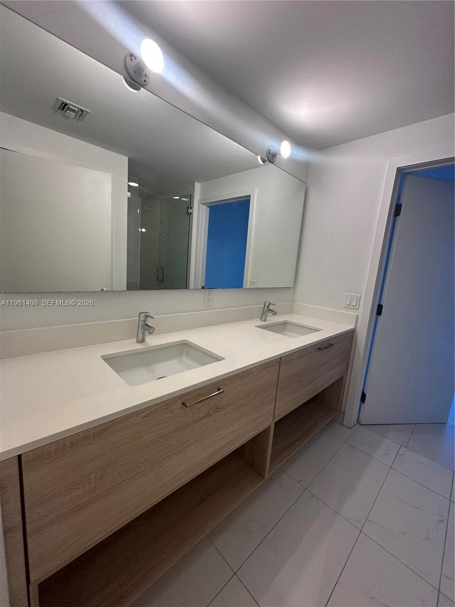 16385 Biscayne Blvd 1120 photo 6