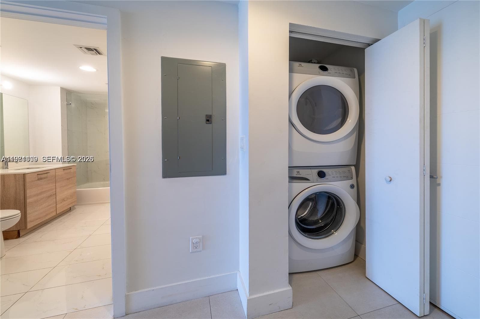 16385 Biscayne Blvd 1120 photo 8