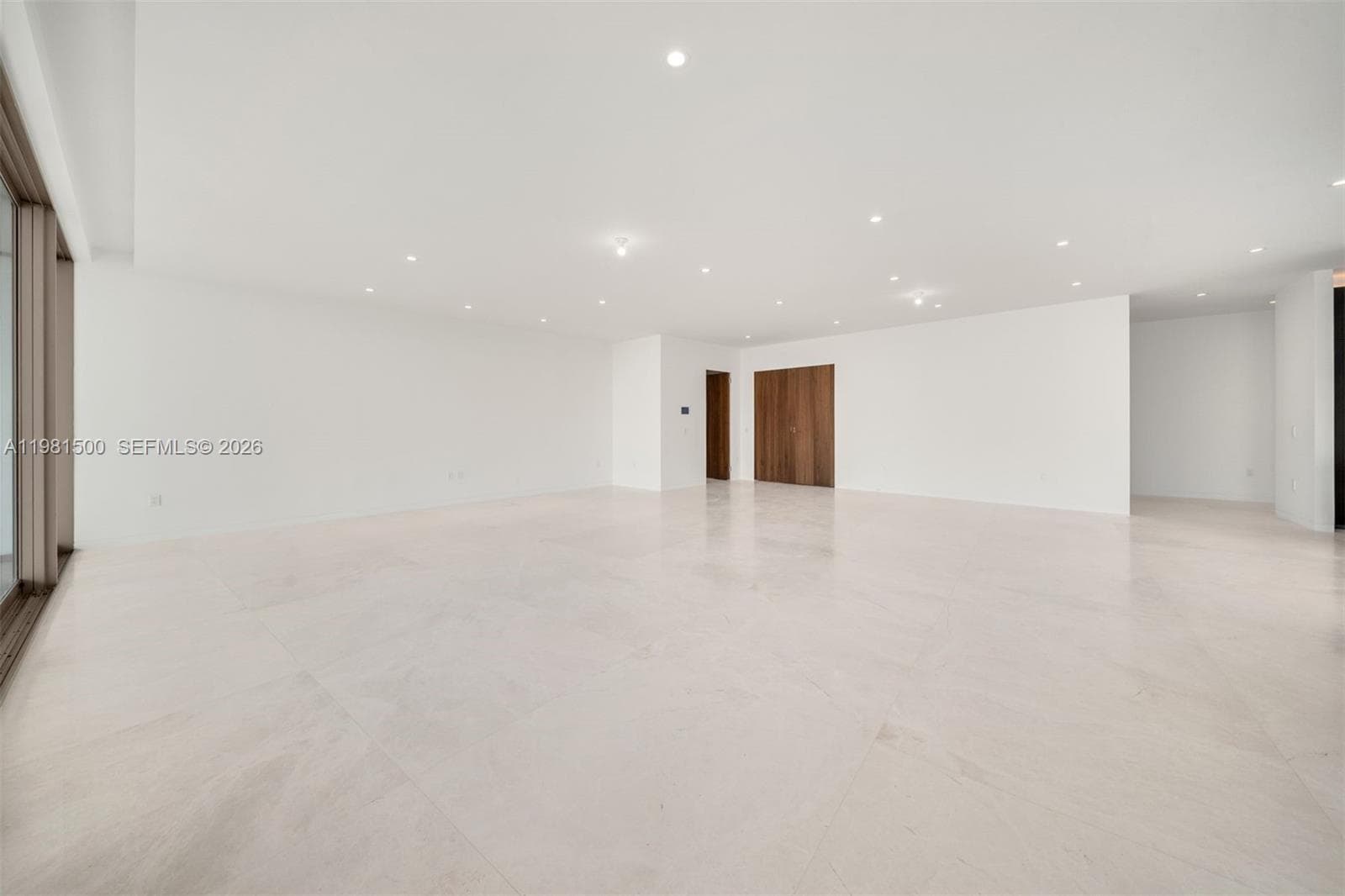 5 GROVE ISLE DR L402 photo 10