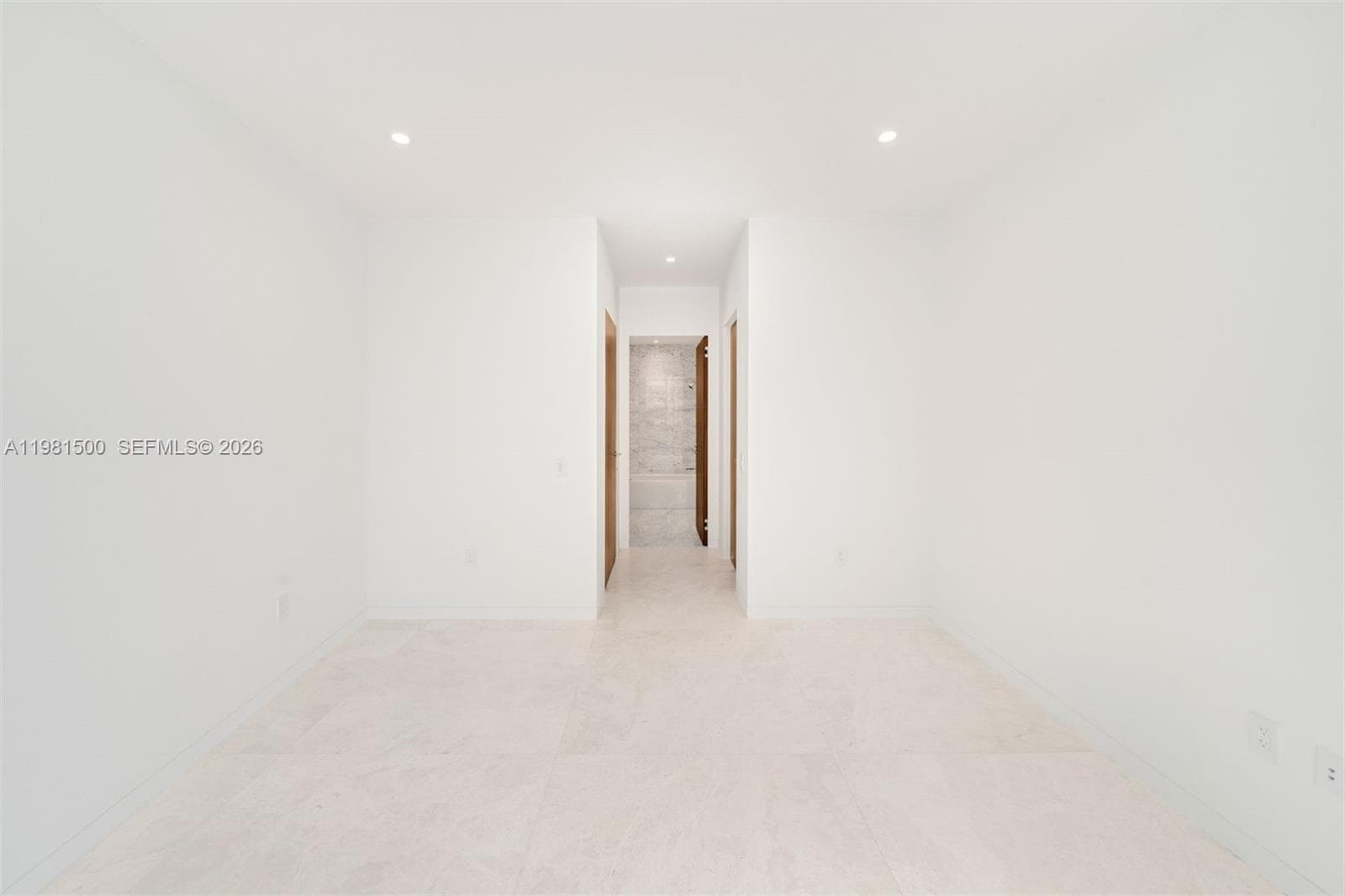 5 GROVE ISLE DR L402 photo 19