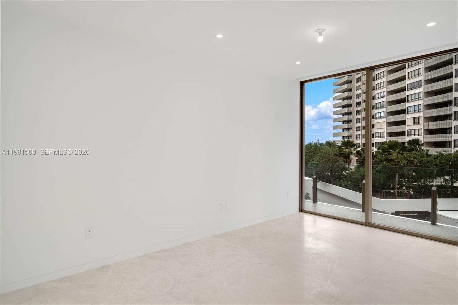 5 GROVE ISLE DR L402 photo 21