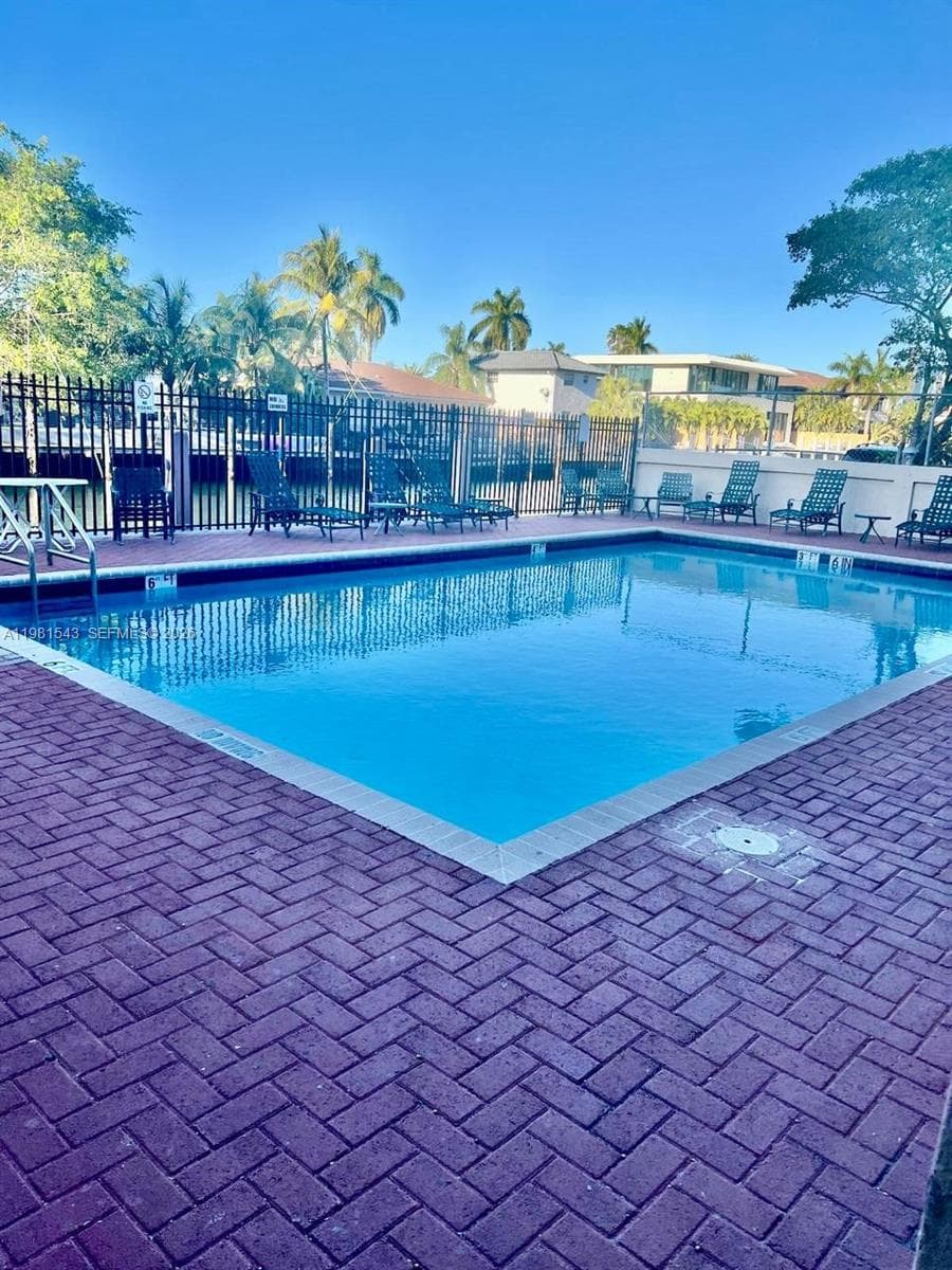 2903 Miami Beach Blvd 1003 photo 14