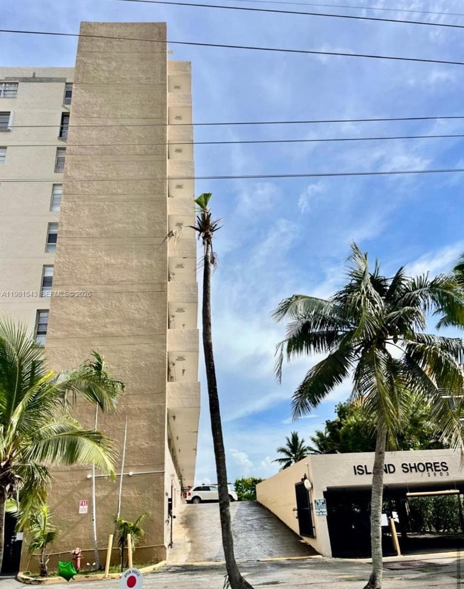 2903 Miami Beach Blvd 1003 photo 11