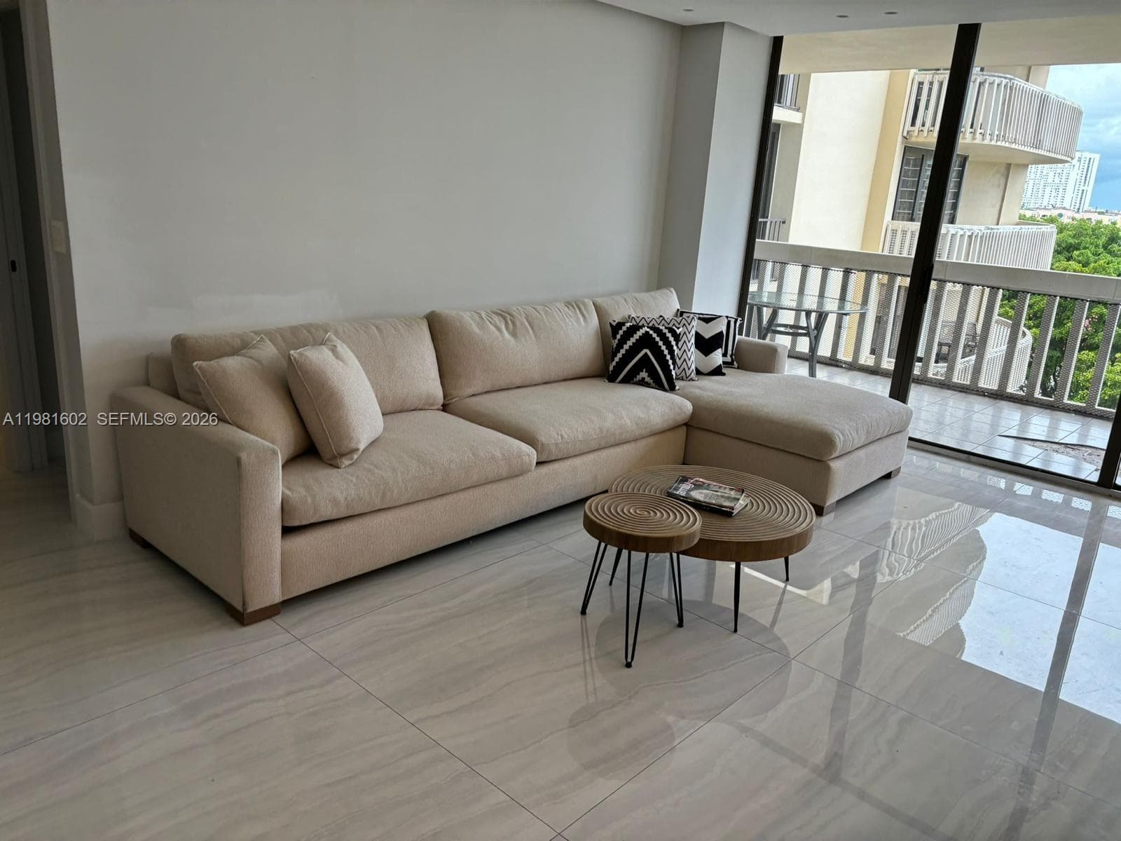 19355 Turnberry Way 5L photo 2