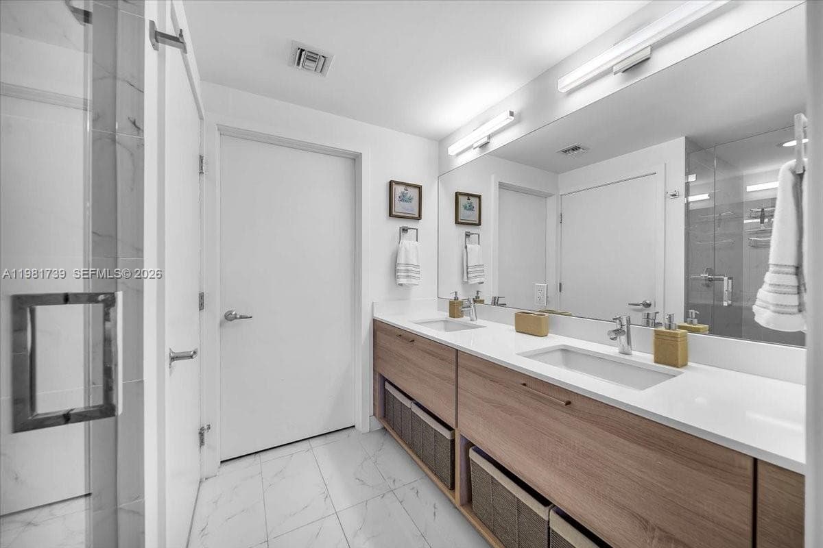 16385 Biscayne Blvd 1104 photo 13