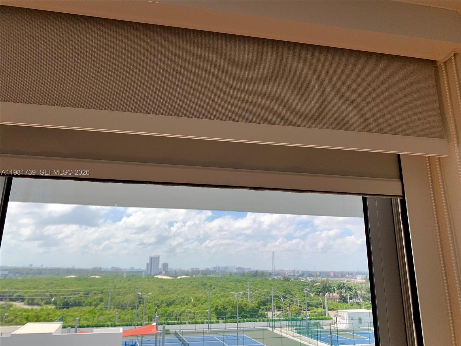 16385 Biscayne Blvd 1104 photo 16