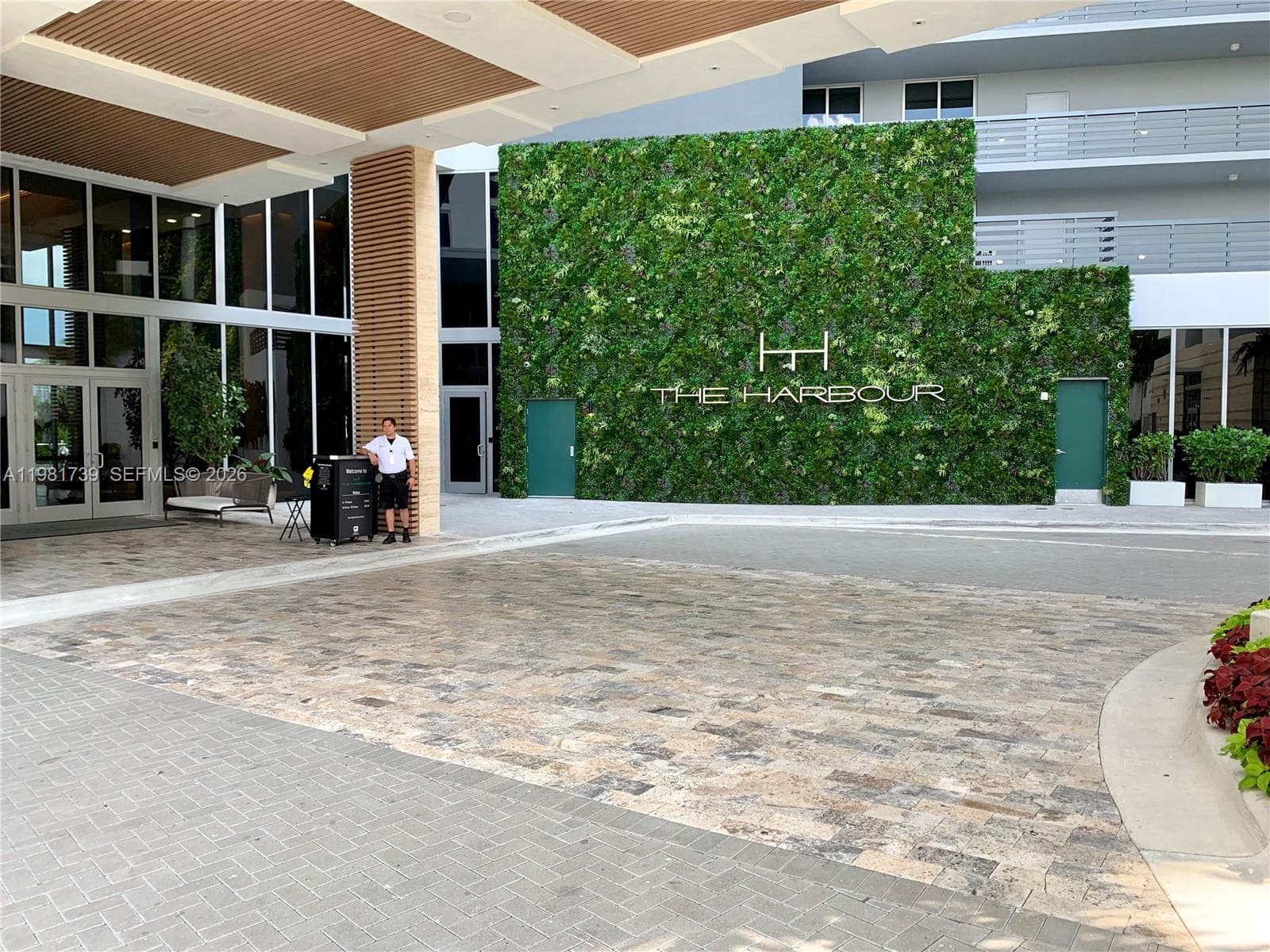 16385 Biscayne Blvd 1104 photo 20