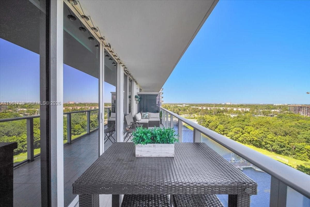 16385 Biscayne Blvd 1104 photo 9