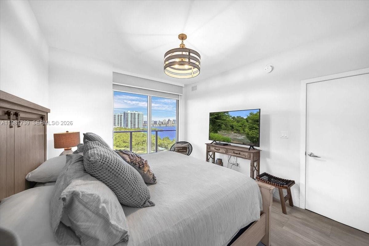 16385 Biscayne Blvd 1104 photo 4