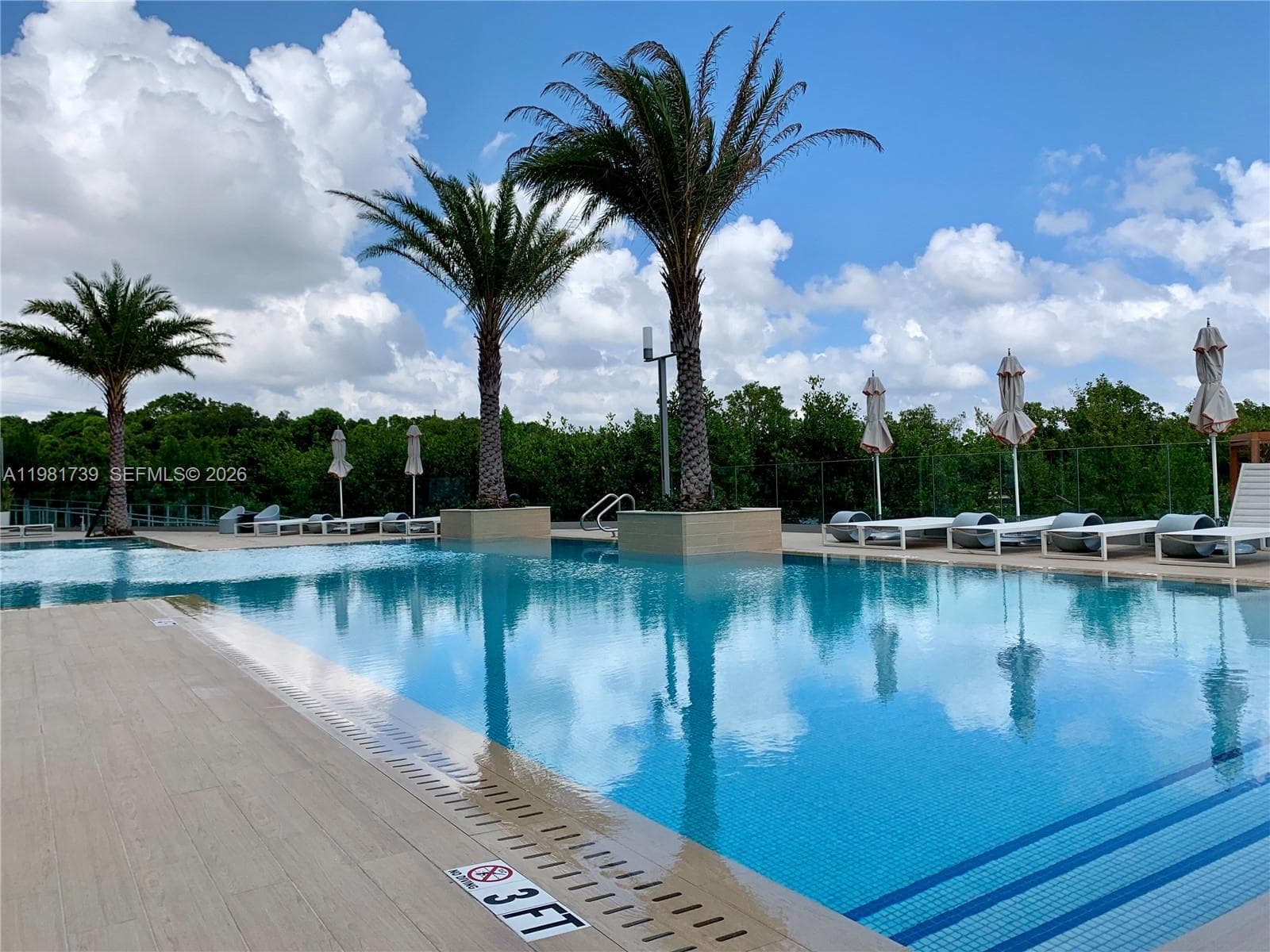 16385 Biscayne Blvd 1104 photo 25
