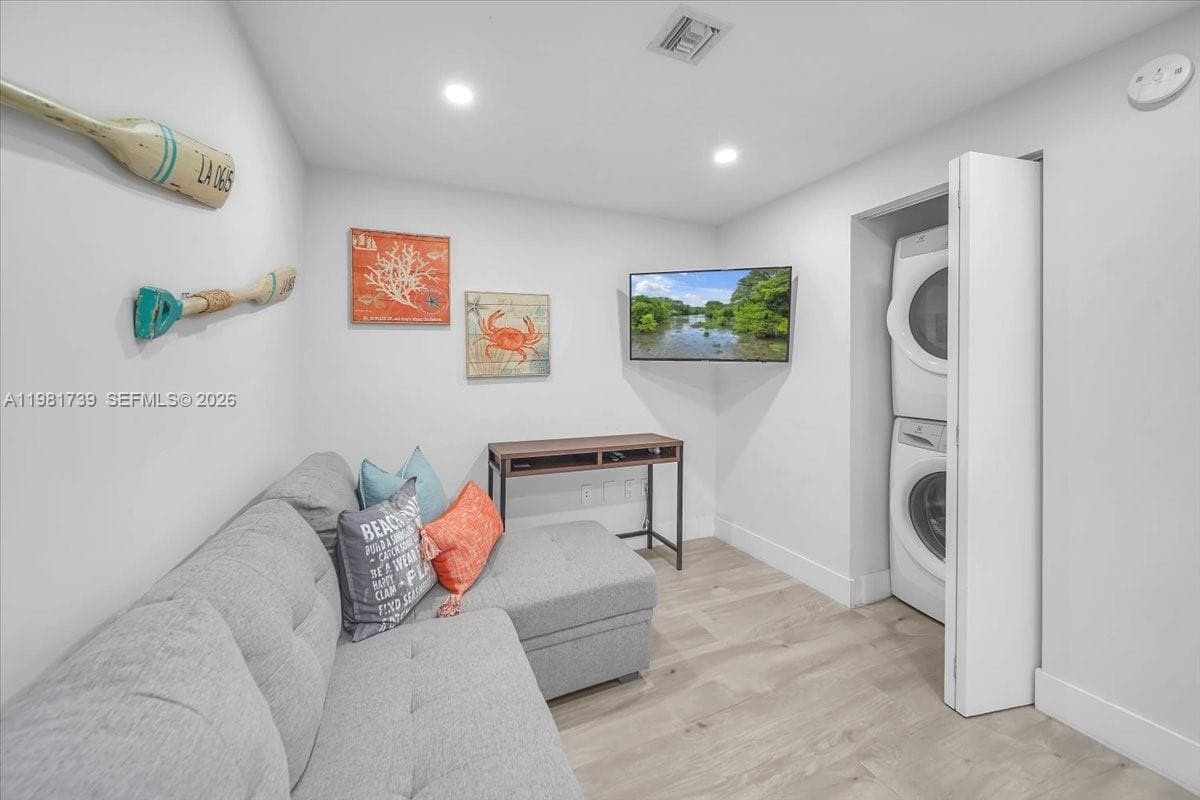 16385 Biscayne Blvd 1104 photo 21