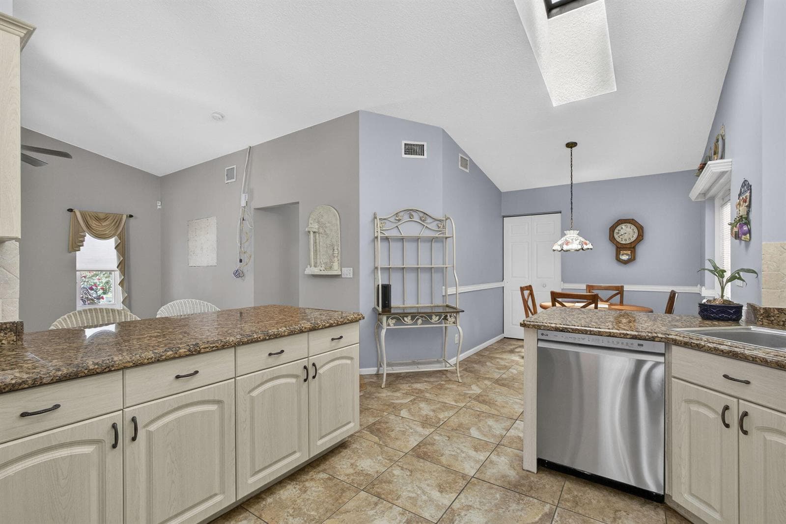 12751 Orange Boulevard photo 11