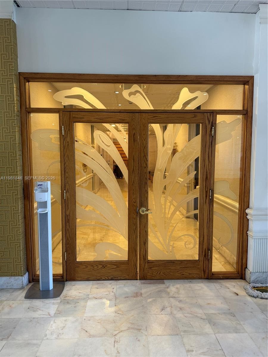 5750 Collins Ave 3K photo 2