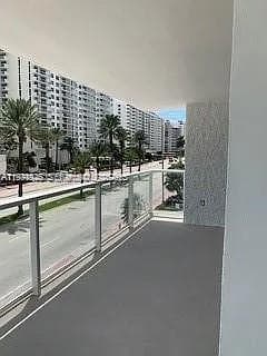 5750 Collins Ave 3K photo 3