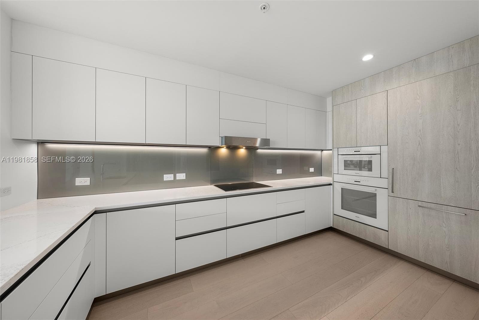 9221 E BAY HARBOR DRIVE 810 photo 3
