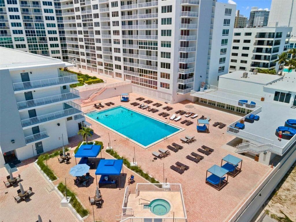 5401 Collins Avenue 1516 photo 23