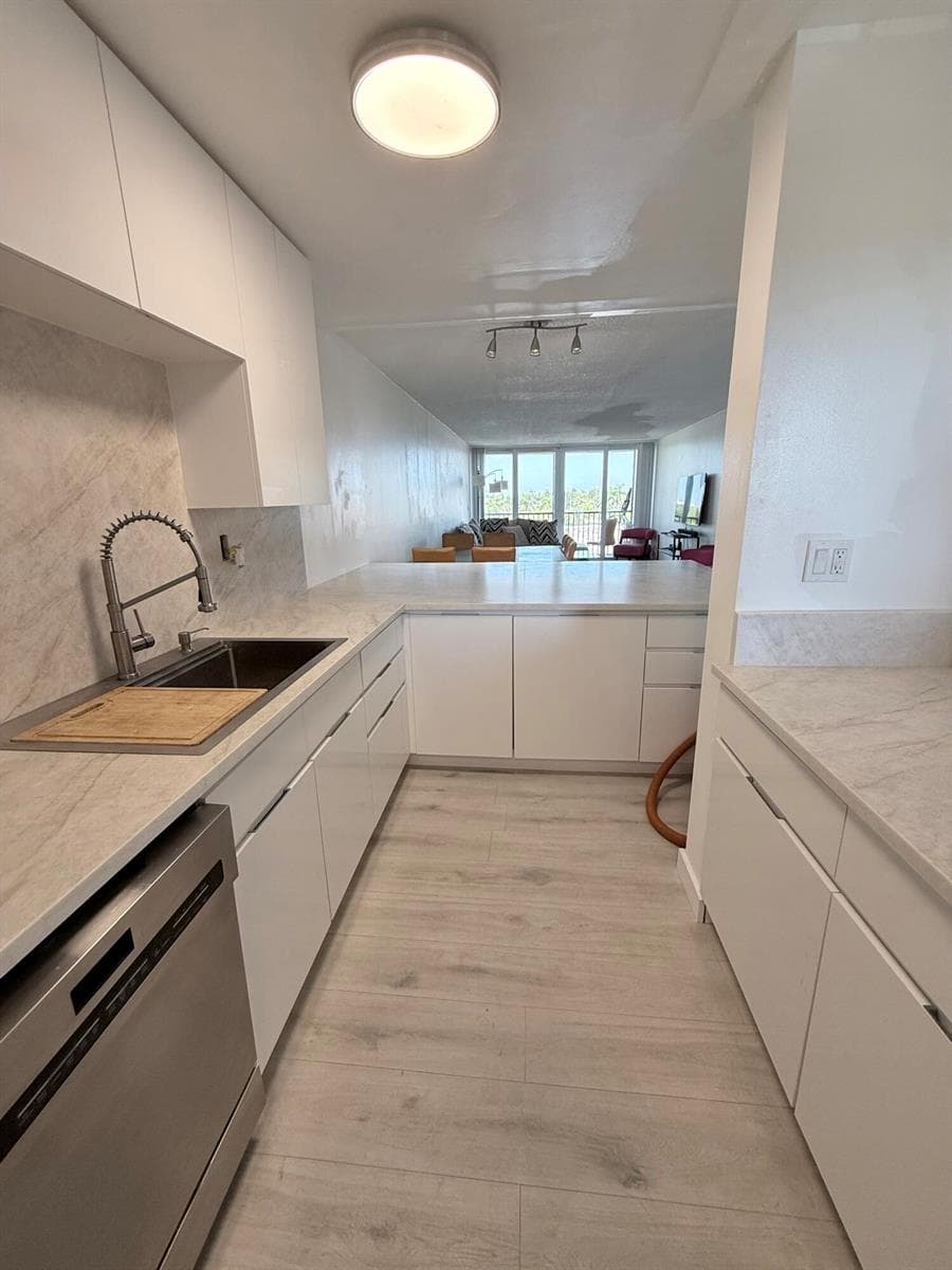 6 Royal Palm Way 605 photo 16