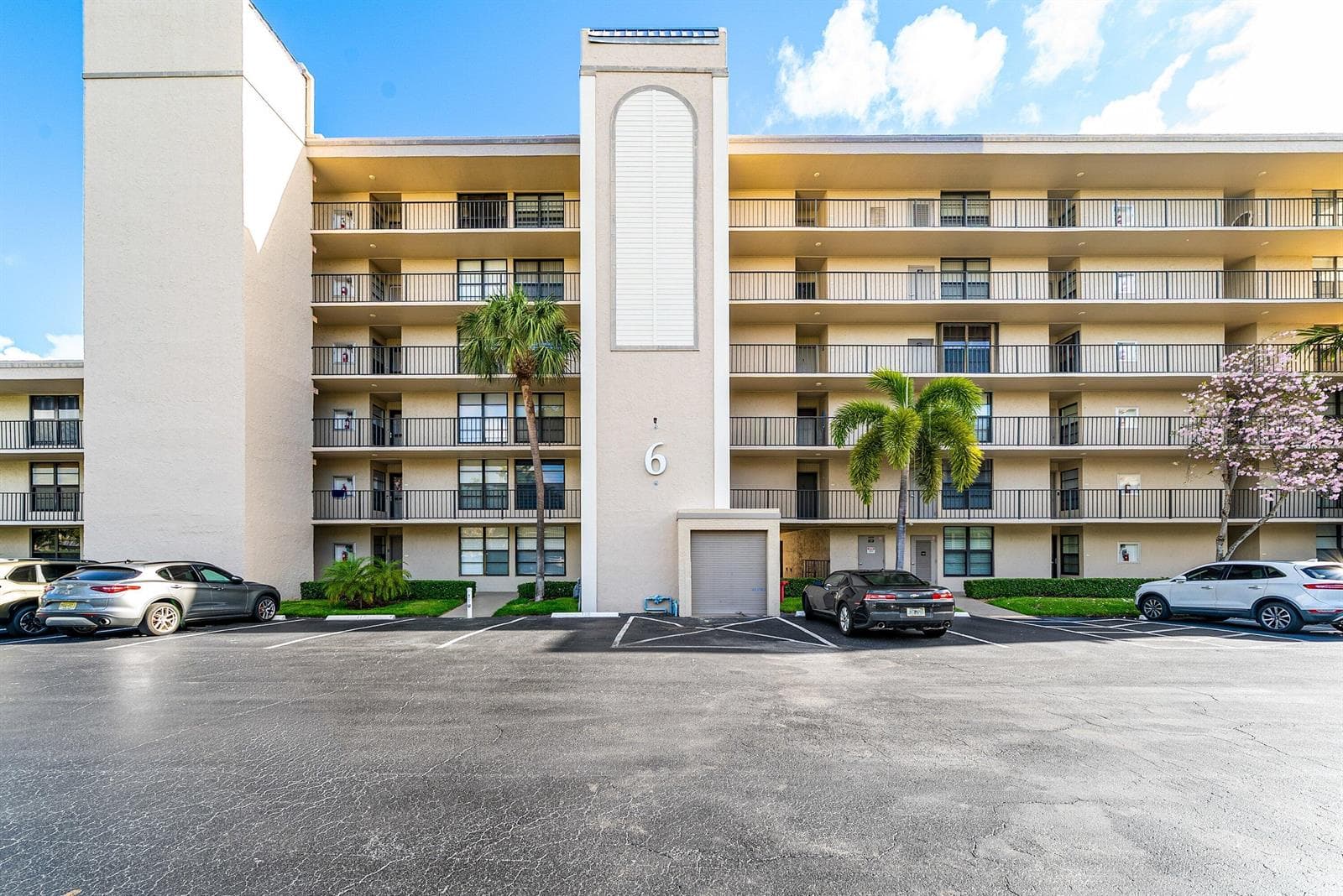 6 Royal Palm Way 605 photo 3