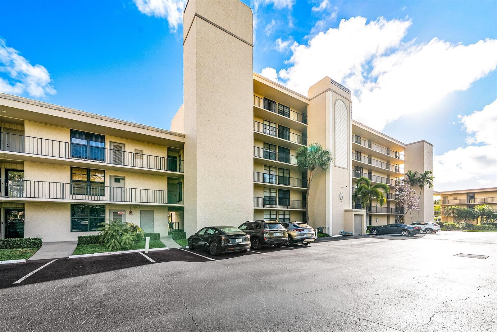 6 Royal Palm Way 605 photo 4