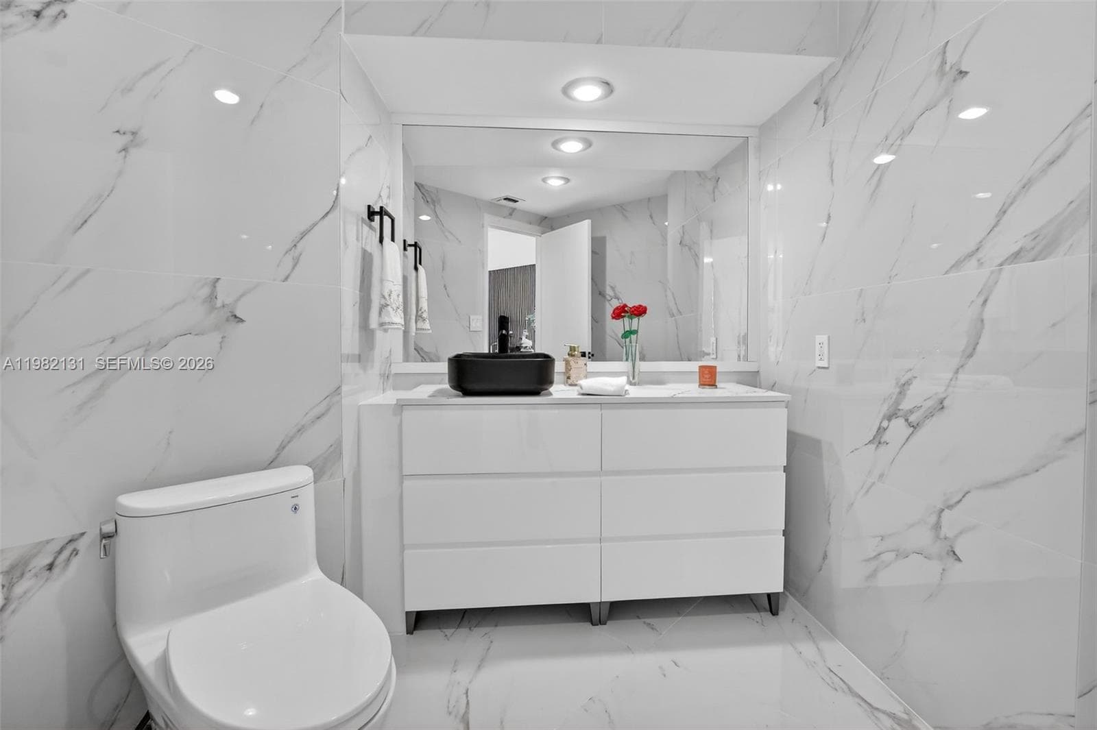 4000 Island Blvd 2301 photo 6