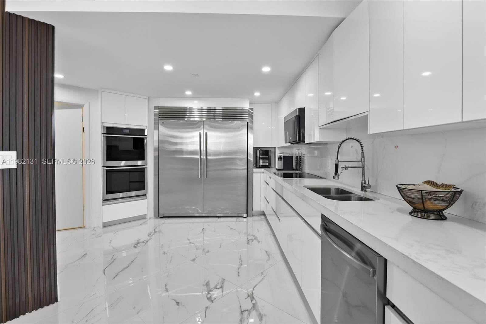 4000 Island Blvd 2301 photo 17